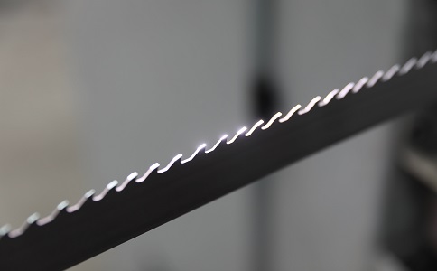 呼和浩特双金属带锯条产生切削噪音的原因具体有哪些？